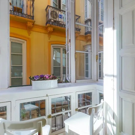 Apartmán Puerta De Larios: Three-bedroom With Balconies And Patio Màlaga