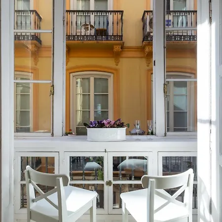 Puerta De Larios: Three-bedroom With Balconies And Patio