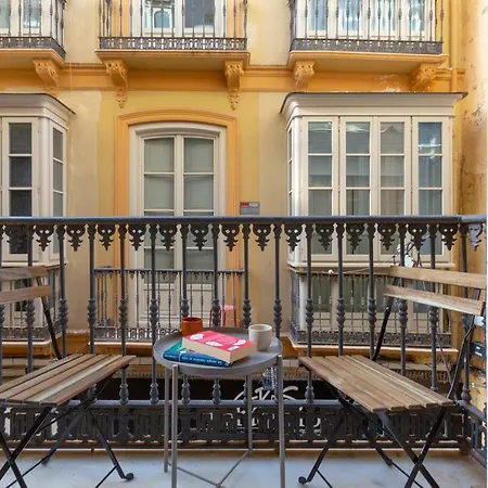 Puerta De Larios: Three-bedroom With Balconies And Patio *