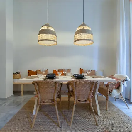 Apartmán Puerta De Larios: Three-bedroom With Balconies And Patio *