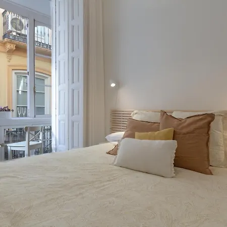 Puerta De Larios: Three-bedroom With Balconies And Patio Apartmán *