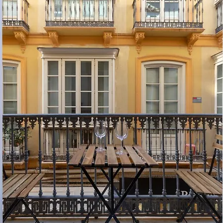 Puerta De Larios: Three-bedroom With Balconies And Patio